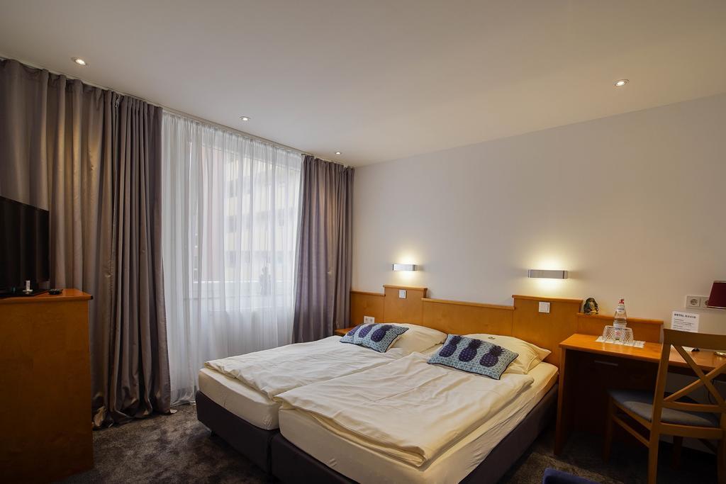 Hotel Maxim Langenfeld  Quarto foto