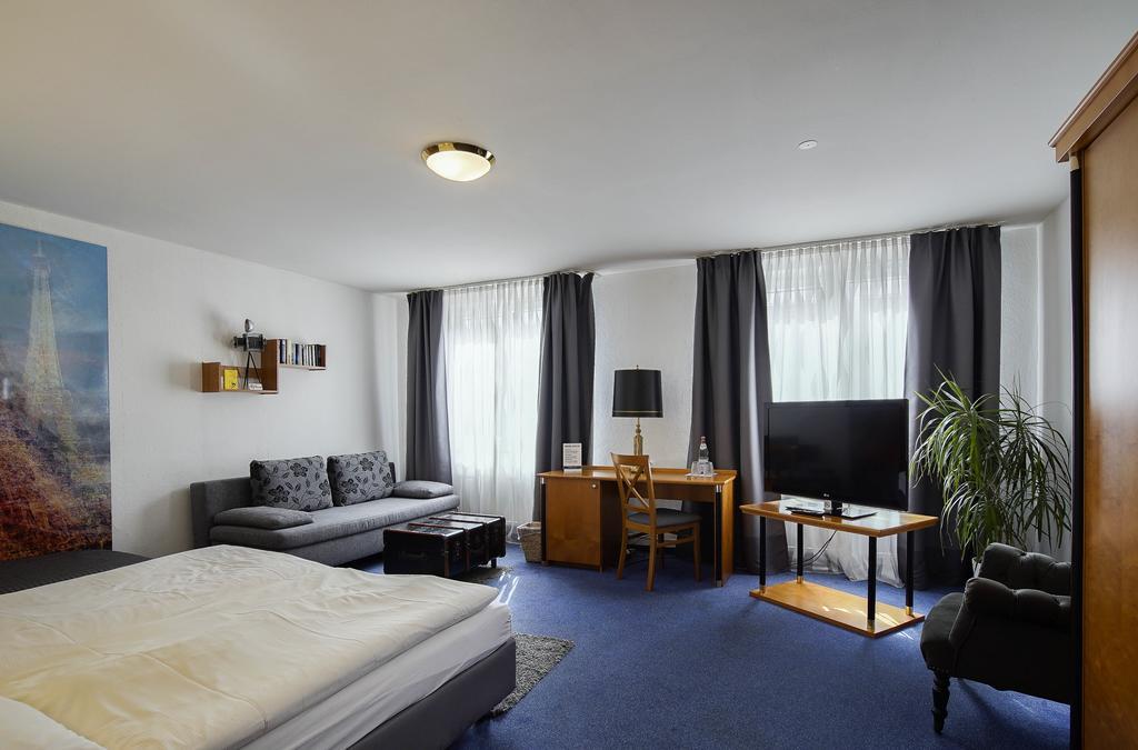 Hotel Maxim Langenfeld  Quarto foto