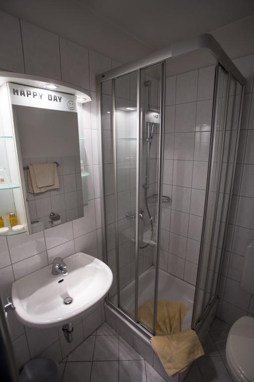 Hotel Maxim Langenfeld  Quarto foto