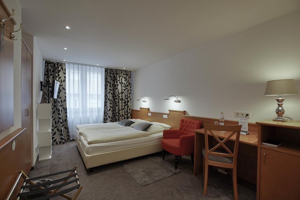 Hotel Maxim Langenfeld  Quarto foto