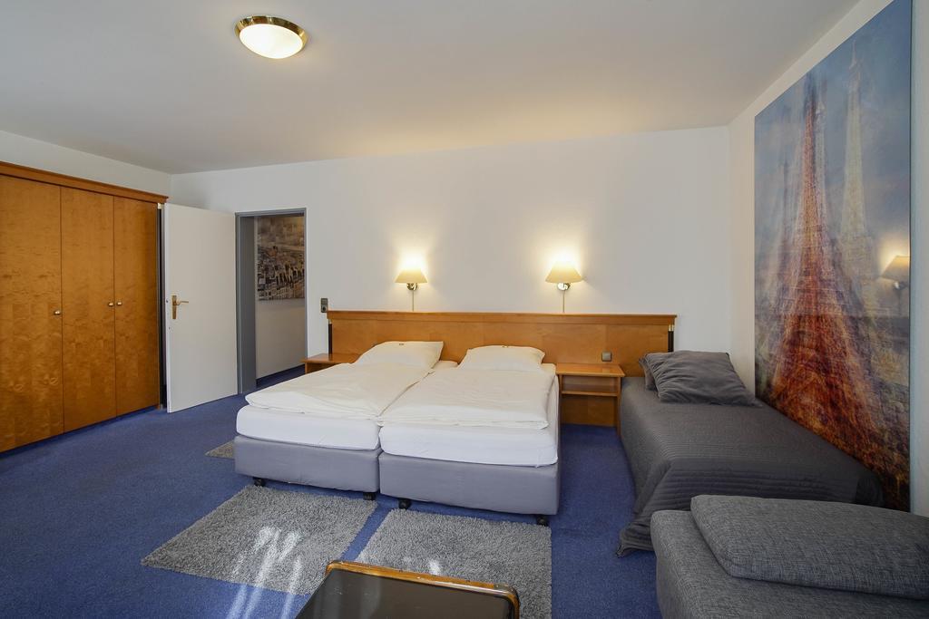 Hotel Maxim Langenfeld  Quarto foto